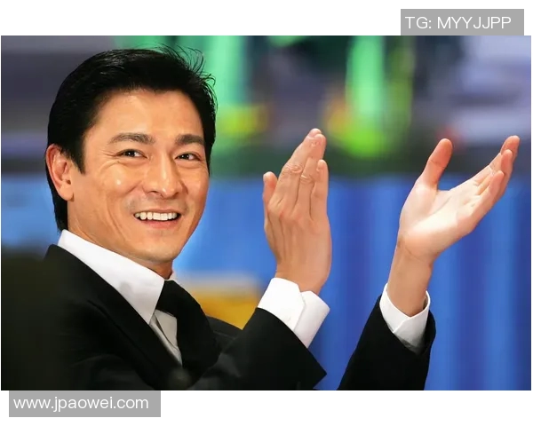 足球明星与刘德华亲密互动视频引发粉丝热议精彩瞬间回顾