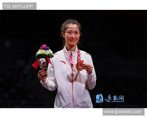 篮球女明星杨的奋斗历程与赛场荣耀展现女性力量的崛起与梦想追逐